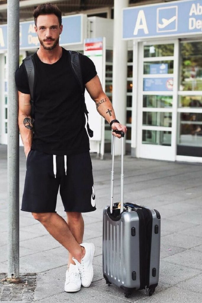 Airport look men T-shirt with Shorts